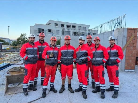 Das Team der AMREX Armierungen GmbH auf der Baustelle